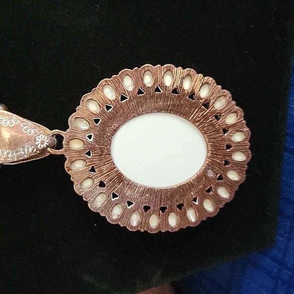 Sunflower necklace - Picture 4 of 5